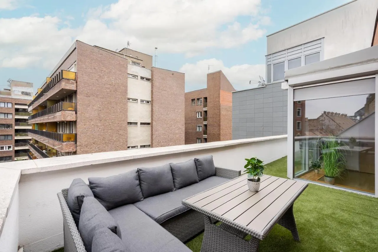Penthouse Three Bedrooms, Three Balconies Apartment With Free Parking In Kiraly Street Budapest
