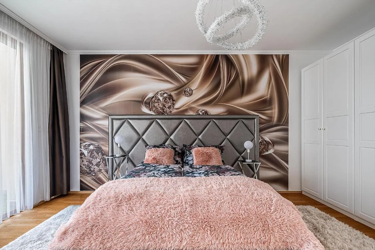 Penthouse Three Bedrooms, Three Balconies Apartment With Free Parking In Kiraly Street Budapest