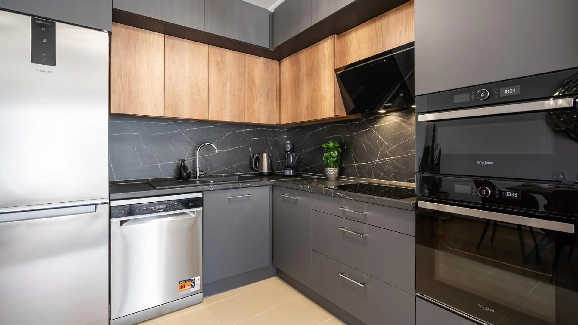 Penthouse Three Bedrooms, Three Balconies Apartment With Free Parking In Kiraly Street Budapest