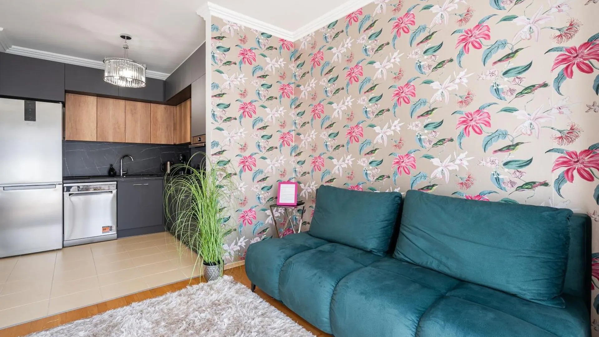 Penthouse Three Bedrooms, Three Balconies Apartment With Free Parking In Kiraly Street Budapest